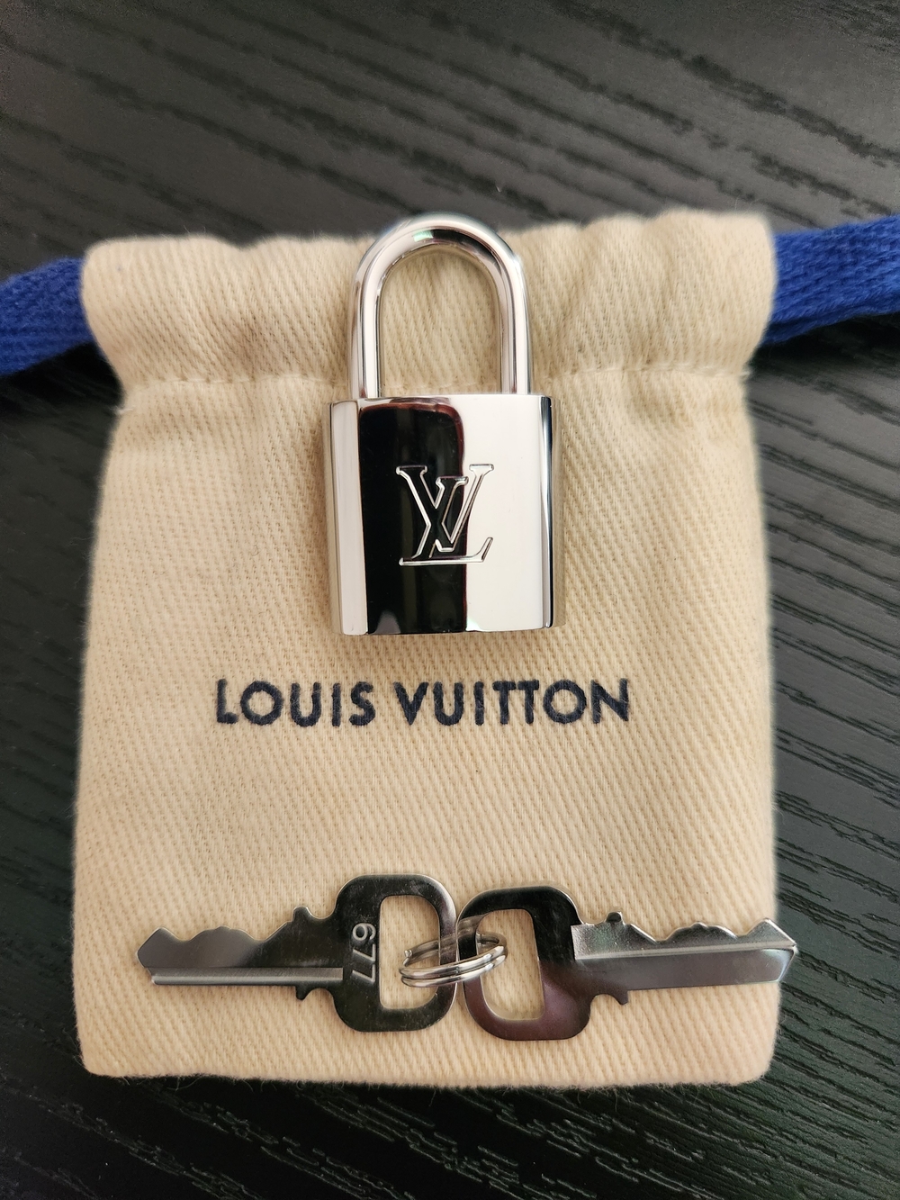 Louis Vuitton Silver Lock,  2 Key Set #677 With Dustbag
